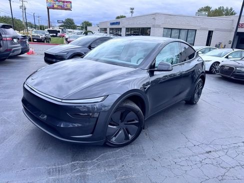 Used 2026 Tesla Model Y 2WD image 1