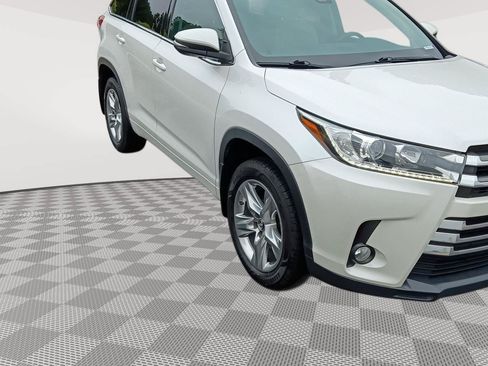 Used 2018 Toyota Highlander Limited FWD image 45