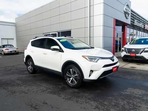 Used 2018 Toyota RAV4 XLE image 25