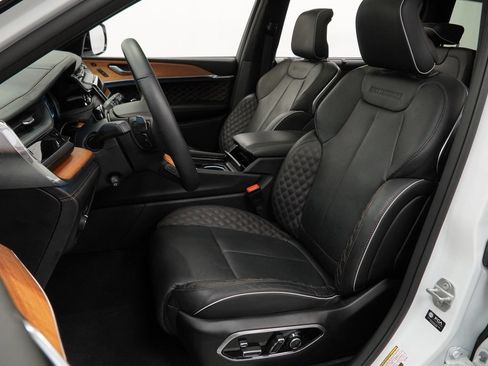 Certified 2025 Jeep Grand Cherokee L Summit AWD/4WD image 17