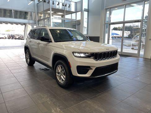 New 2025 Jeep Grand Cherokee Laredo X w/ Luxury Tech Group I image 5