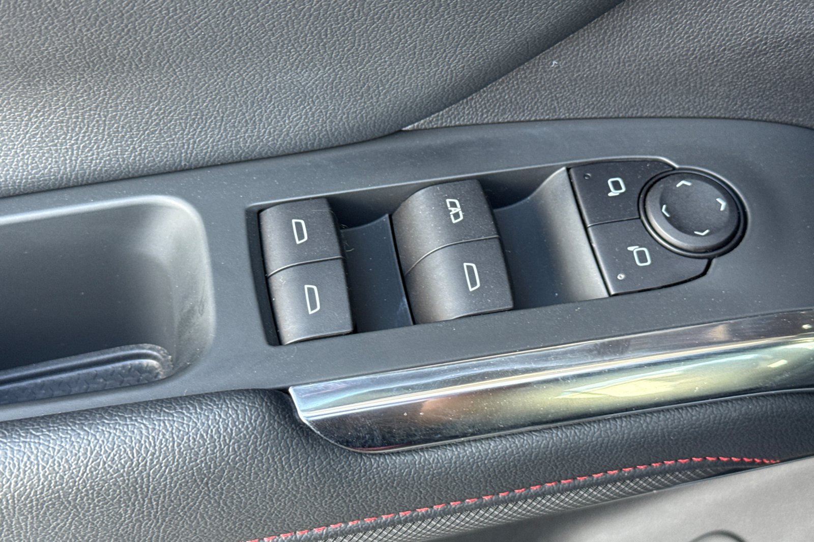 Used 2025 Chevrolet Traverse Z71 AWD/4WD image 11