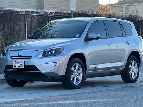 Used 2014 Toyota RAV4 EV image 8