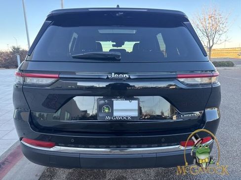 Used 2022 Jeep Grand Cherokee Limited w/ Luxury Tech Group II RWD image 4
