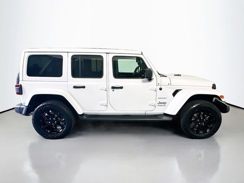 Used 2022 Jeep Wrangler Unlimited Sahara w/ Cold Weather Group AWD/4WD image 8
