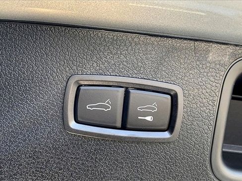 New 2025 Porsche Macan Turbo image 21