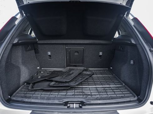 Used 2021 Volvo XC40 P8 Recharge w/ Advanced Package image 9