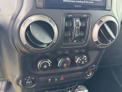 Used 2015 Jeep Wrangler Unlimited Sport w/ Quick Order Package 24S AWD/4WD image 21