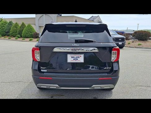 Certified 2022 Ford Explorer XLT w/ Equipment Group 202A AWD/4WD image 7