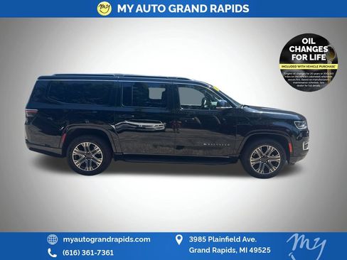 Used 2024 Jeep Wagoneer L Series II w/ Flexible Seating Group AWD/4WD image 8