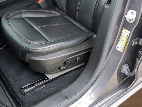 Used 2023 Alfa Romeo Stelvio Ti image 8