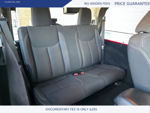 Used 2016 Jeep Wrangler Sahara w/ Connectivity Group image 15