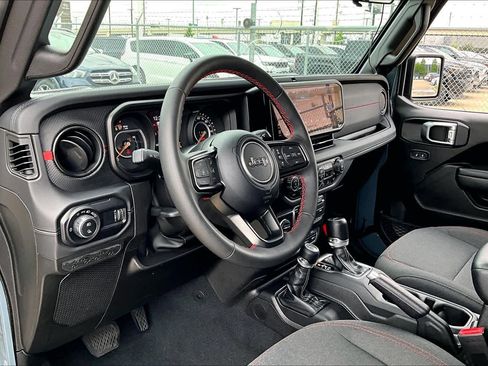 Used 2024 Jeep Gladiator Rubicon w/ Safety Group AWD/4WD image 16