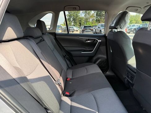 Used 2025 Toyota RAV4 XLE AWD/4WD image 9