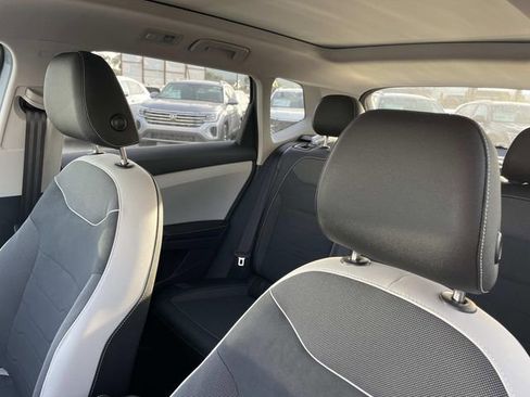 New 2026 Volkswagen Taos SE image 22