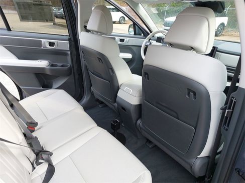 Used 2025 Hyundai Santa Fe SEL image 11