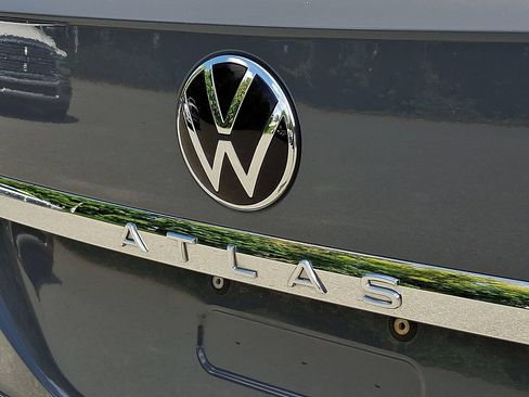 Used 2022 Volkswagen Atlas Cross Sport SEL R-Line AWD/4WD image 32