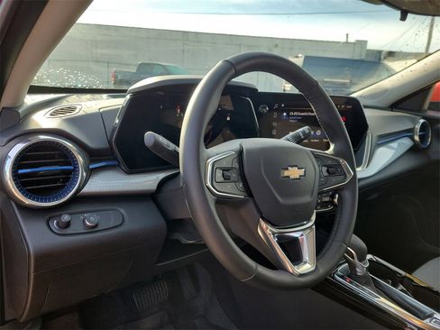 Used 2024 Chevrolet Trax LT w/ Driver Confidence Package image 18