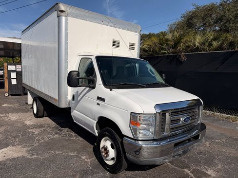 Used 2015 Ford E-350 and Econoline 350 Super Duty image 2