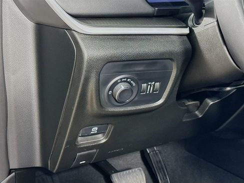 Used 2024 Jeep Grand Cherokee Altitude image 10