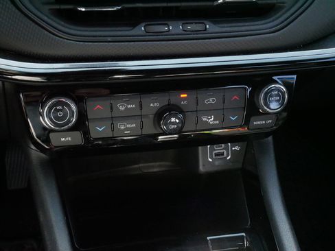 Used 2026 Jeep Compass Latitude AWD/4WD image 23