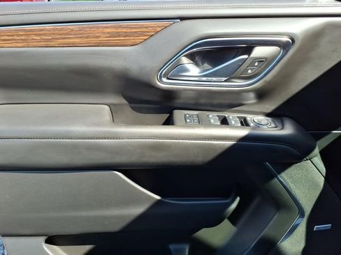 Used 2024 Chevrolet Suburban High Country AWD/4WD image 16