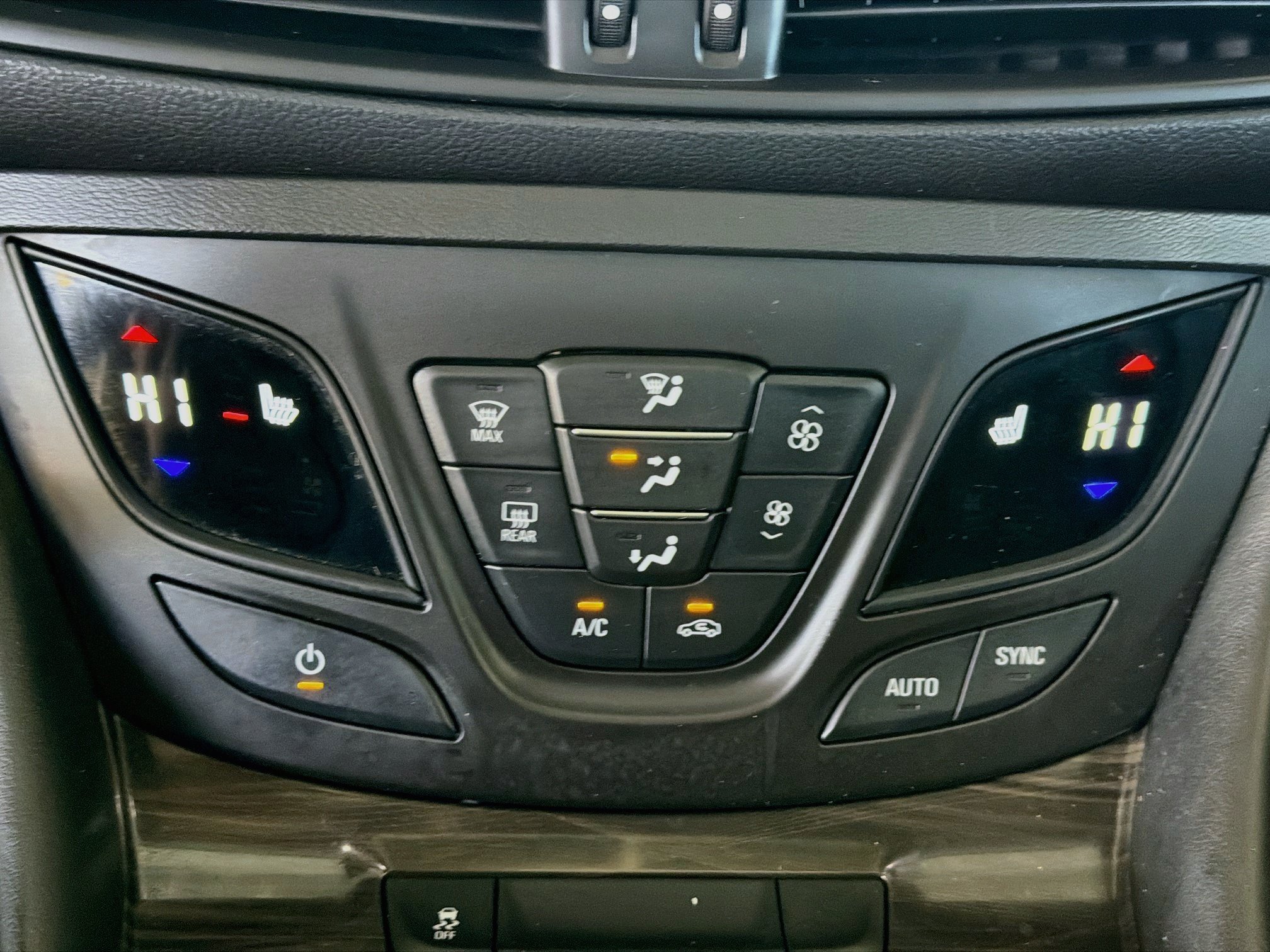 Used 2019 Buick Envision Essence AWD/4WD image 23