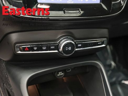 Used 2022 Volvo XC40 P8 Recharge Plus AWD/4WD image 19