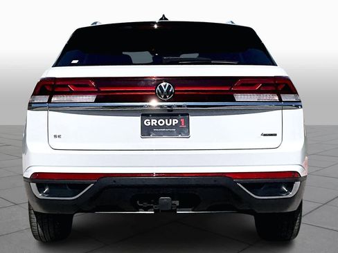 Used 2024 Volkswagen Atlas Cross Sport SE w/ Panoramic Sunroof Package image 5