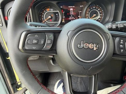 Used 2024 Jeep Wrangler Unlimited Rubicon AWD/4WD image 8