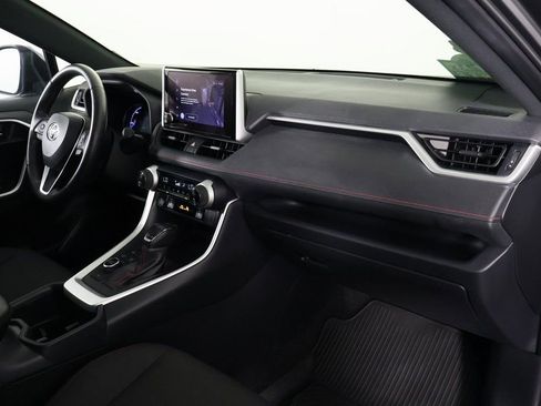 Used 2023 Toyota RAV4 SE image 9