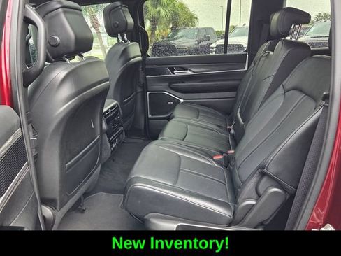 Certified 2024 Jeep Wagoneer Series II w/ Premium Group I AWD/4WD image 11