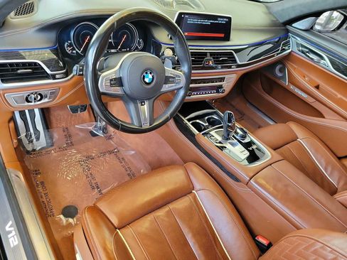 Used 2018 BMW M760i xDrive image 2