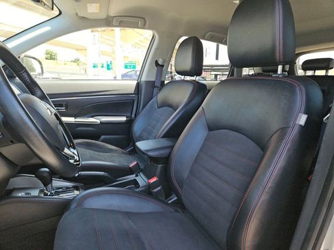 Used 2025 Mitsubishi Outlander Sport SE AWD/4WD image 16