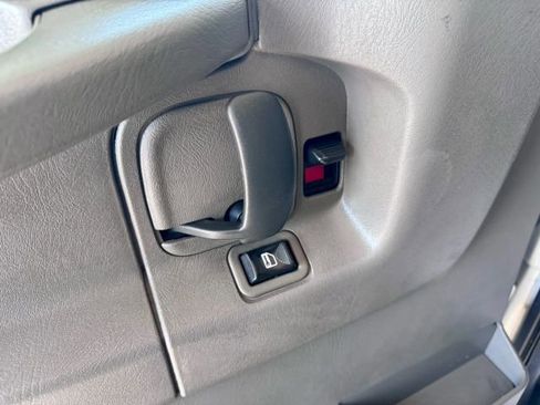 Used 2015 Chevrolet Express 2500 image 14