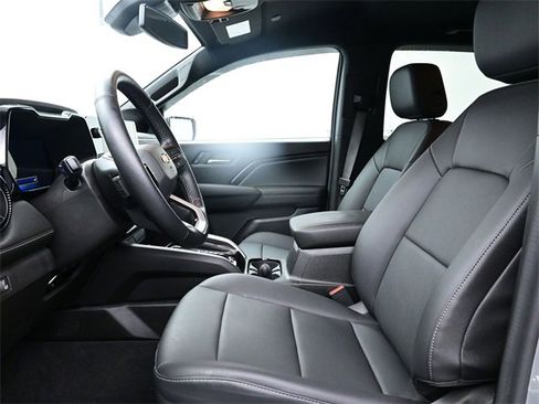 Used 2024 Chevrolet Colorado LT w/ LT Convenience Package III image 9