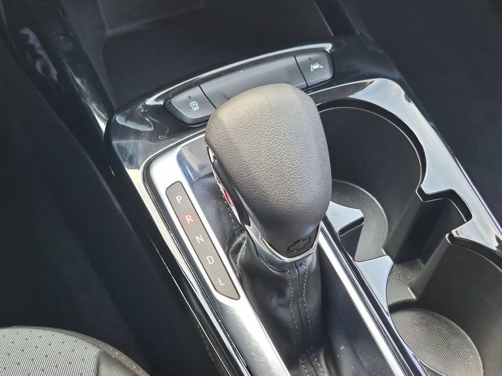 Used 2025 Chevrolet Trax LT FWD image 16