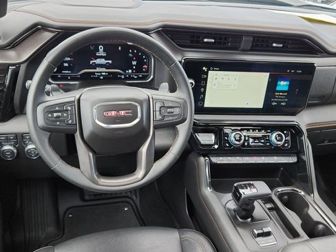 Used 2025 GMC Sierra 1500 AT4 w/ AT4 Premium Package AWD/4WD image 9