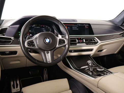 Used 2022 BMW X7 M50i AWD/4WD image 2