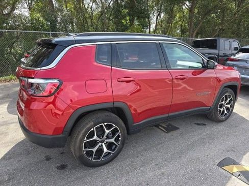 Used 2025 Jeep Compass Limited image 3