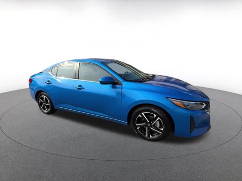 Used 2025 Nissan Sentra SV FWD image 2