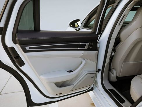 Used 2019 Porsche Panamera GTS w/ Premium Package Plus image 31