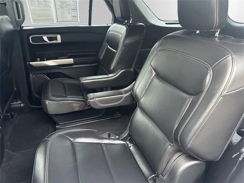 Used 2022 Ford Explorer XLT w/ Equipment Group 202A image 13