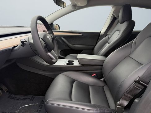 Used 2023 Tesla Model Y 2WD image 9