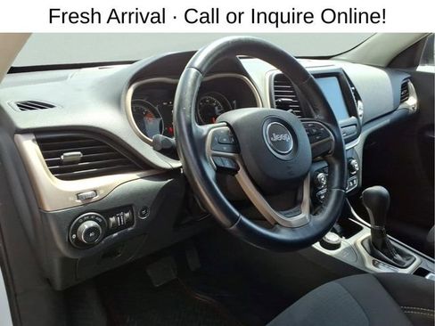 Used 2016 Jeep Cherokee Latitude w/ Comfort/Convenience Group AWD/4WD image 13