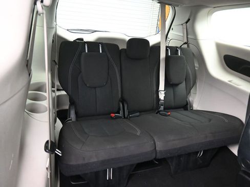 Used 2023 Chrysler Voyager LX image 50