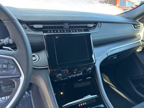 Used 2024 Jeep Grand Cherokee Laredo X w/ Luxury Tech Group I image 23