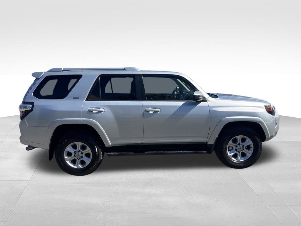 Used 2016 Toyota 4Runner SR5 AWD/4WD image 9
