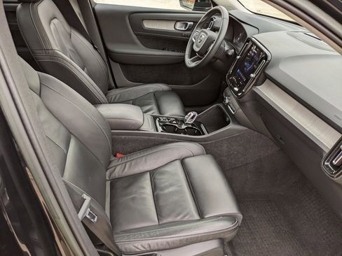 Certified 2023 Volvo XC40 B5 Plus w/ Driver Assist Package image 22