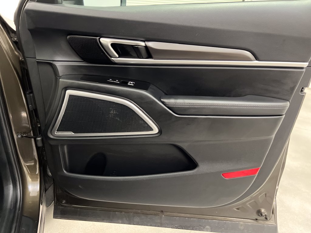 Used 2025 Kia Telluride S FWD image 33